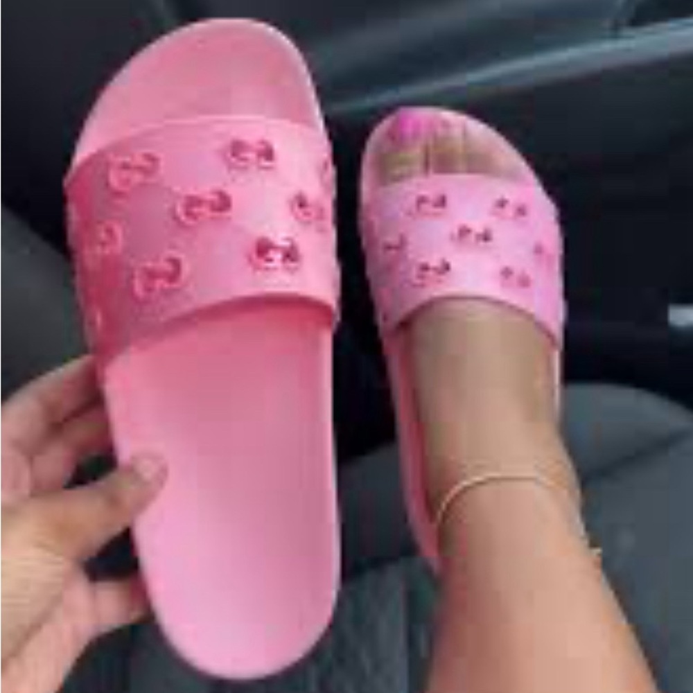 Gucci Women’s Pink GG Slides.  Size 9.